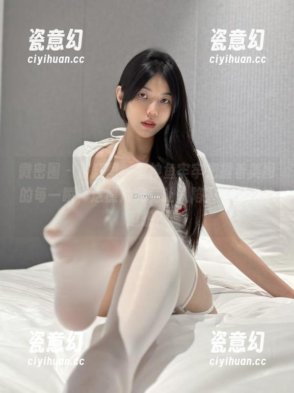 鱼神鱼 微密圈 - 浴缸里,鱼神鱼牢牢把握着美图的每一瞬,这照片究竟让人陷入了怎样的遐想?