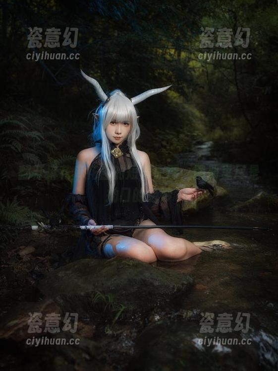 翻开麻花麻花酱的短裙原图，图册里尽是拗口的绝妙