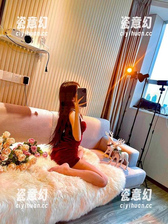 黎允熙baby 微密圈 - 当我看到黎允熙baby的紫色古风,图片里完全无圣光,这设计师的脑洞真大!
